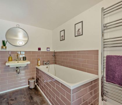 The Old School House Ensuite - StayCotswold