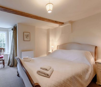 Star Cottage Master Bedroom - StayCotswold