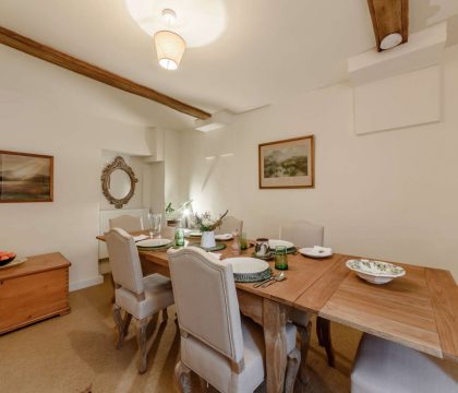 Star Cottage Dining Room - StayCotswold