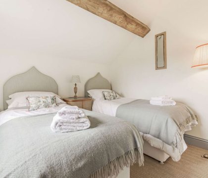 The Oat Barn Bedroom 2 - StayCotswold