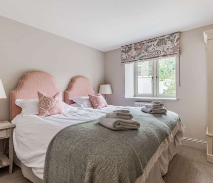 The Oat Barn Bedroom 3 - StayCotswold