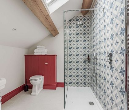 The Oat Barn Bedroom 5 Ensuite - StayCotswold