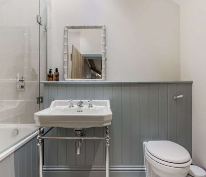 The Oat Barn Second Family Bathroom - StayCotswold