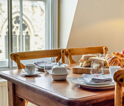 The Nest, Winchcombe Dining Area - StayCotswold