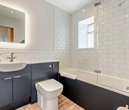 The Nest, Winchcombe Family Bathroom - StayCotswold