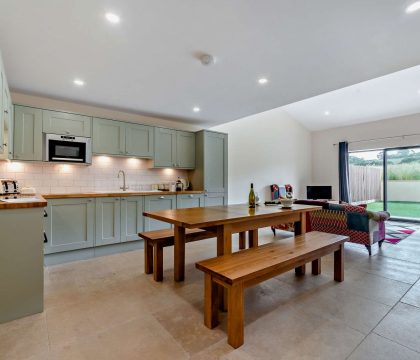 2 Bear's Court Dining Area - StayCotswold