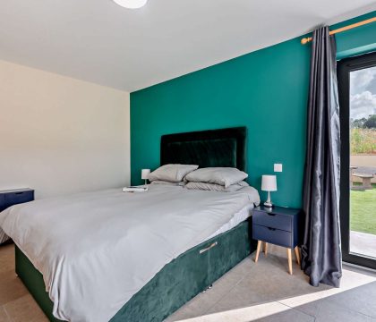 2 Bear's Court Master Bedroom - StayCotswold