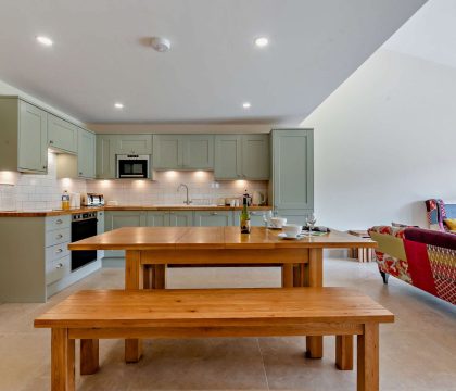 2 Bear's Court Dining Area - StayCotswold
