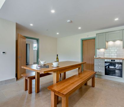 2 Bear's Court Dining Area - StayCotswold