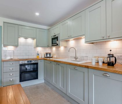 2 Bear's Court Kitchen - StayCotswold