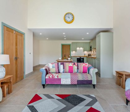 2 Bear's Court Sitting Area - StayCotswold