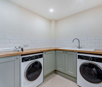 2 Bear's Court Utility Room - StayCotswold