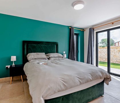 2 Bear's Court Master Bedroom - StayCotswold
