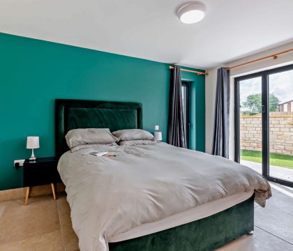 2 Bear's Court Master Bedroom - StayCotswold