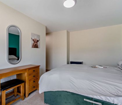 2 Bear's Court Master Bedroom - StayCotswold