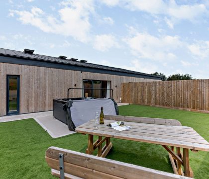 2 Bear's Court Garden - StayCotswold