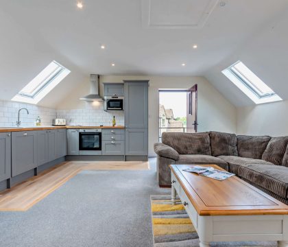Bear's Court Apartment Living Area - StayCotswold