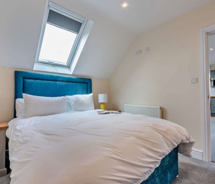 Bear's Court Apartment Master Bedroom - StayCotswold