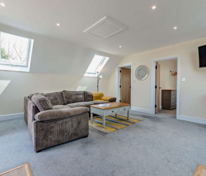 Bear's Court Apartment Living Area - StayCotswold