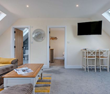 Bear's Court Apartment Living Area - StayCotswold