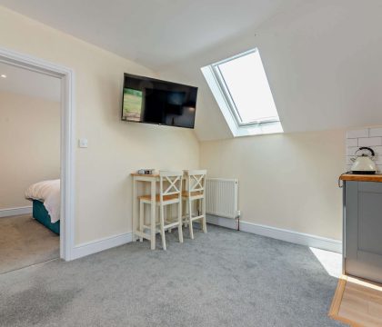 Bear's Court Apartment Living Area - StayCotswold