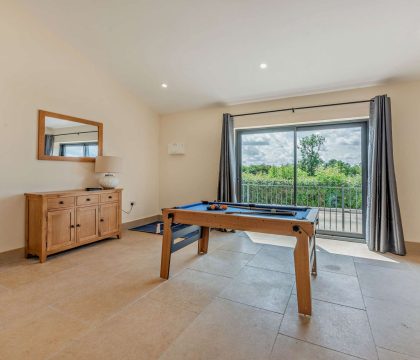 5 Bear's Court Games Room - StayCotswold 