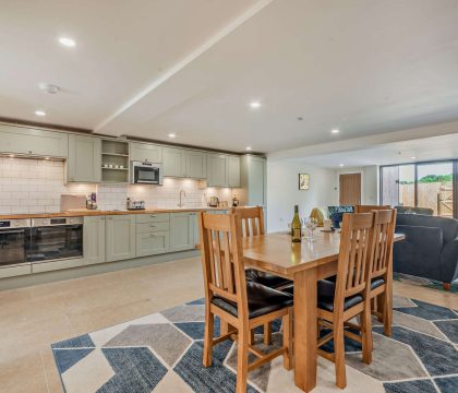 5 Bear's Court Kitchen  - StayCotswold 