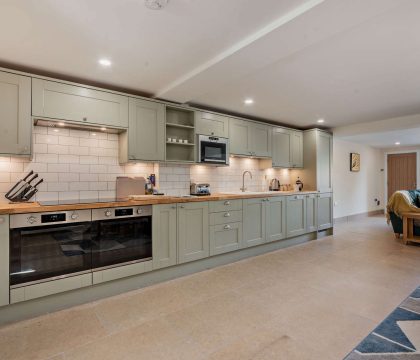 5 Bear's Court Kitchen  - StayCotswold 