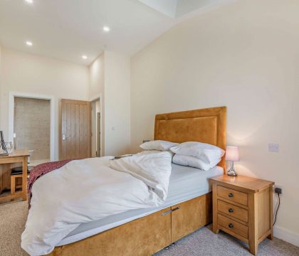 5 Bear's Court Bedroom 2 - StayCotswold 