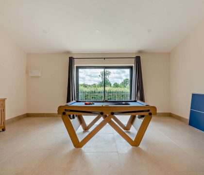6 Bear's Court Games Room - StayCotswold 