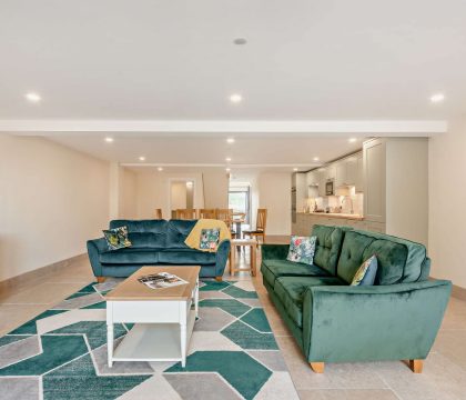 6 Bear's Court Sitting Area  - StayCotswold 