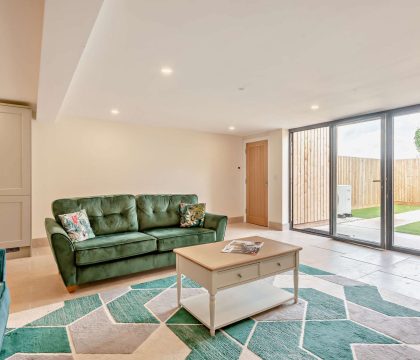 6 Bear's Court Sitting Area  - StayCotswold 