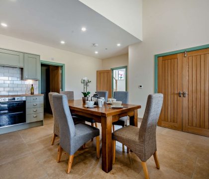 1 Bear's Court Dining Area - StayCotswold