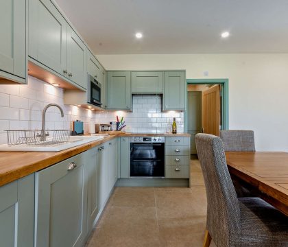 1 Bear's Court Kitchen - StayCotswold