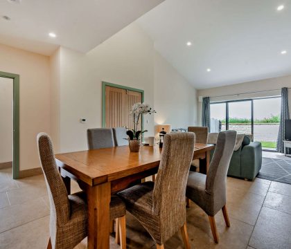 1 Bear's Court Dining Area - StayCotswold
