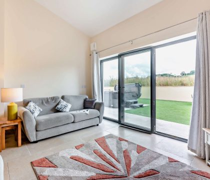 3 Bear's Court Sitting Area - StayCotswold