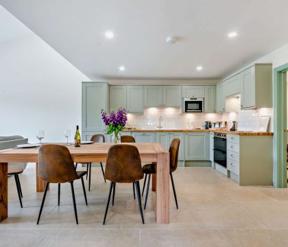 3 Bear's Court Dining Area - StayCotswold