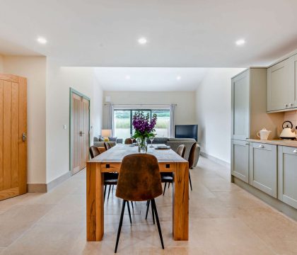 3 Bear's Court Dining Area - StayCotswold