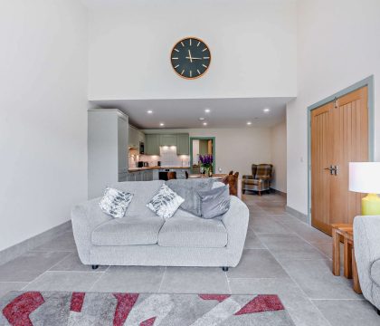 3 Bear's Court Sitting Area - StayCotswold