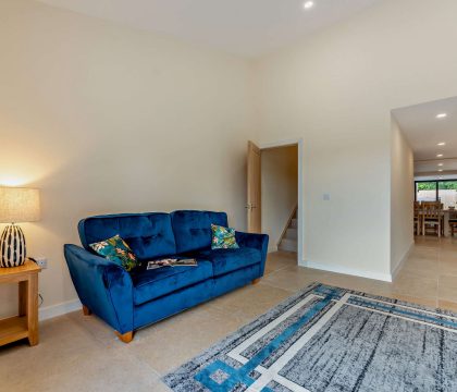 7 Bear's Court Family Room - StayCotswold 