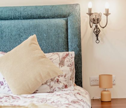 Bear's Court Annexe Master Bedroom - StayCotswold