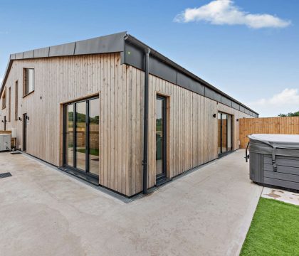 4 Bear's Court Garden - StayCotswold