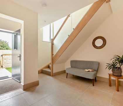 4 Bear's Court Entrance - StayCotswold