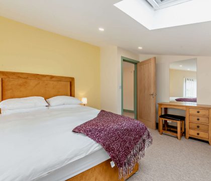 4 Bear's Court Bedroom 2 - StayCotswold