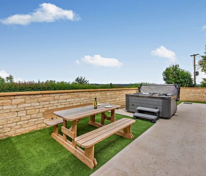 4 Bear's Court Garden - StayCotswold