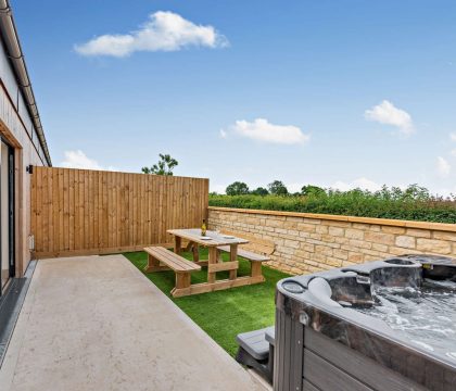 4 Bear's Court Garden - StayCotswold