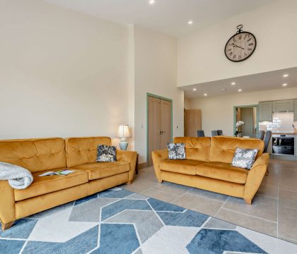 4 Bear's Court Sitting Area - StayCotswold