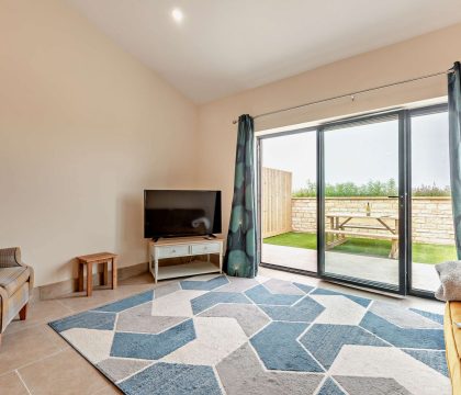 4 Bear's Court Sitting Area - StayCotswold