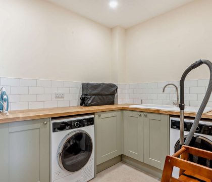 4 Bear's Court Utility Room - StayCotswold