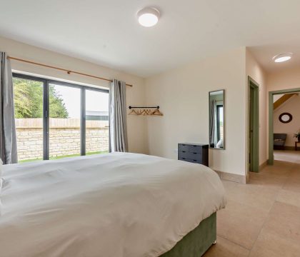 4 Bear's Court Master Bedroom - StayCotswold